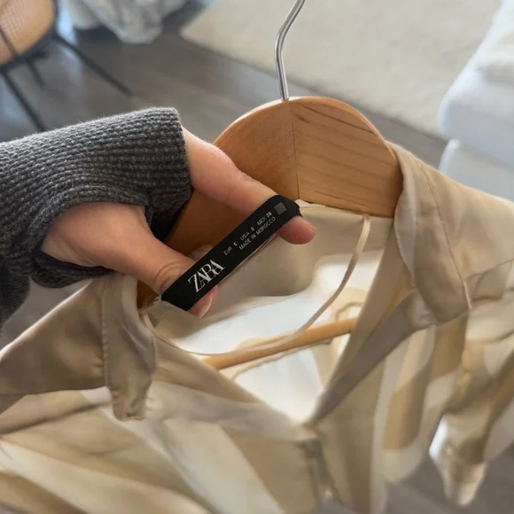 ZARA SATIN OVERSIZED Striped Flowy V-Ndck Button Up SHIRT SAND BEIGE 2562/162 - Picture 2 of 13